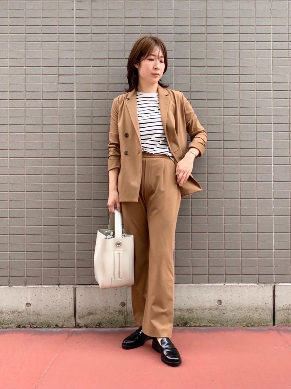 「ジャケット、セットアップ、ビジネス、ぱんつ、☆カジュアルセットアップ、□骨格ナチュラル」｜「green label relaxingのCS 1ハンドル フナガタ 3WAY ショルダー バッグ（ショルダーバッグ、ホワイト系）」を使った、tobiyama_mさん（レディース・167cm）の夏コーディネートの1枚目の写真