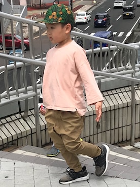 「AZUL by moussy（アズールバイマウジー）のアイテム（キャップ）」を使った、じょじょさん（キッズ・120cm）の春コーディネート