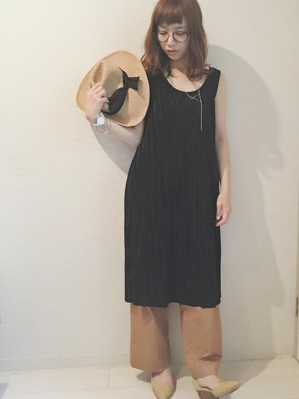「着回しコーデ、ハイウエスト、チノパン、UNIQLO、ユニクロ、ユニクロコーデ、夏、プチプラコーデ、シンプルコーデ」｜「Bershkaのアイテム（帽子、ブラウン系）」を使った、みきてぃさん（レディース・155cm）の夏コーディネートの1枚目の写真