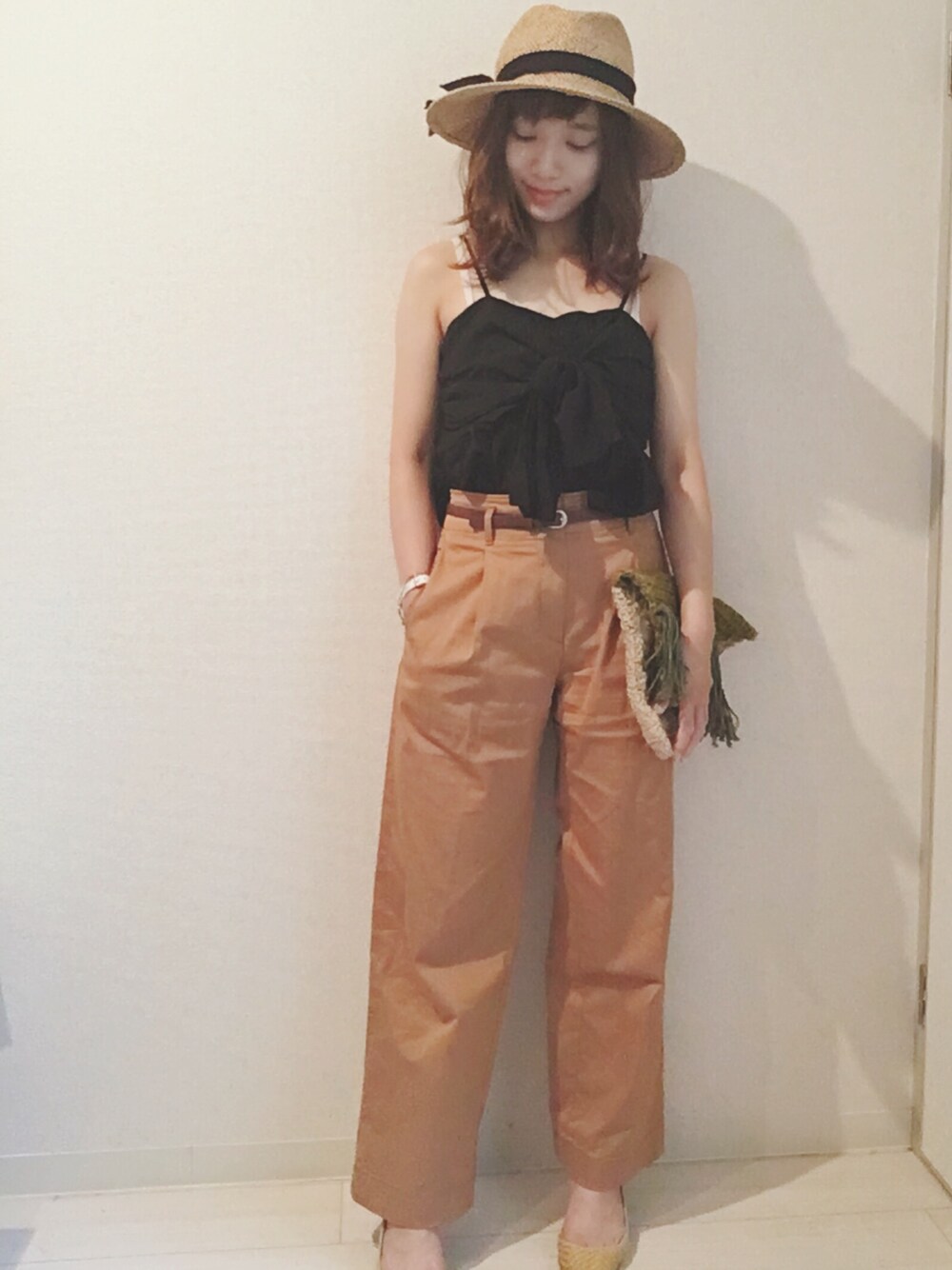 「夏、ラフ、オトナカジュアル、シンプル、チノパン、ユニクロ、UNIQLO、ユニクロコーデ、UNIQLOコーデ、着回しコーデ」｜「italie to franceのアイテム（キャミソール、ブラック系）」を使った、みきてぃさん（レディース・155cm）の夏コーディネートの1枚目の写真