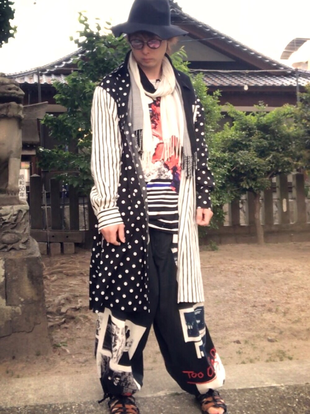ブラック系のシャツ/ブラウス、その他のその他パンツ、ブラック系のシャツ/ブラウスを着用したメンズの春コーディネートの1枚目の写真