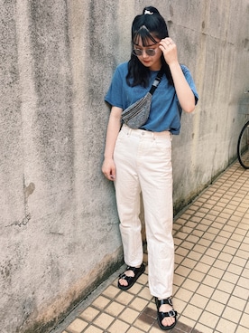 「アイテム（ボディバッグ/ウエストポーチ、シルバー系）」を使った、rikaさん（レディース・162cm）の春コーディネート