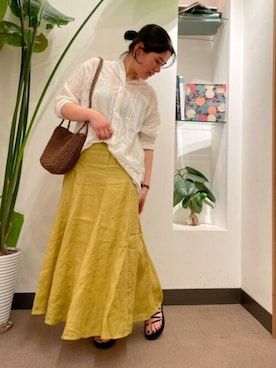 「URBAN RESEARCH DOORS（アーバンリサーチドアーズ）のペーパープレーンショルダーバッグ（ショルダーバッグ）」を使った、浪口　絵美さん（レディース・164cm）の春コーディネート