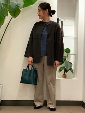 「URBAN RESEARCH DOORS（アーバンリサーチドアーズ）のウールノーカラーミドルコート（ノーカラージャケット、グレー系）」を使った、浪口　絵美さん（レディース・164cm）の秋コーディネート