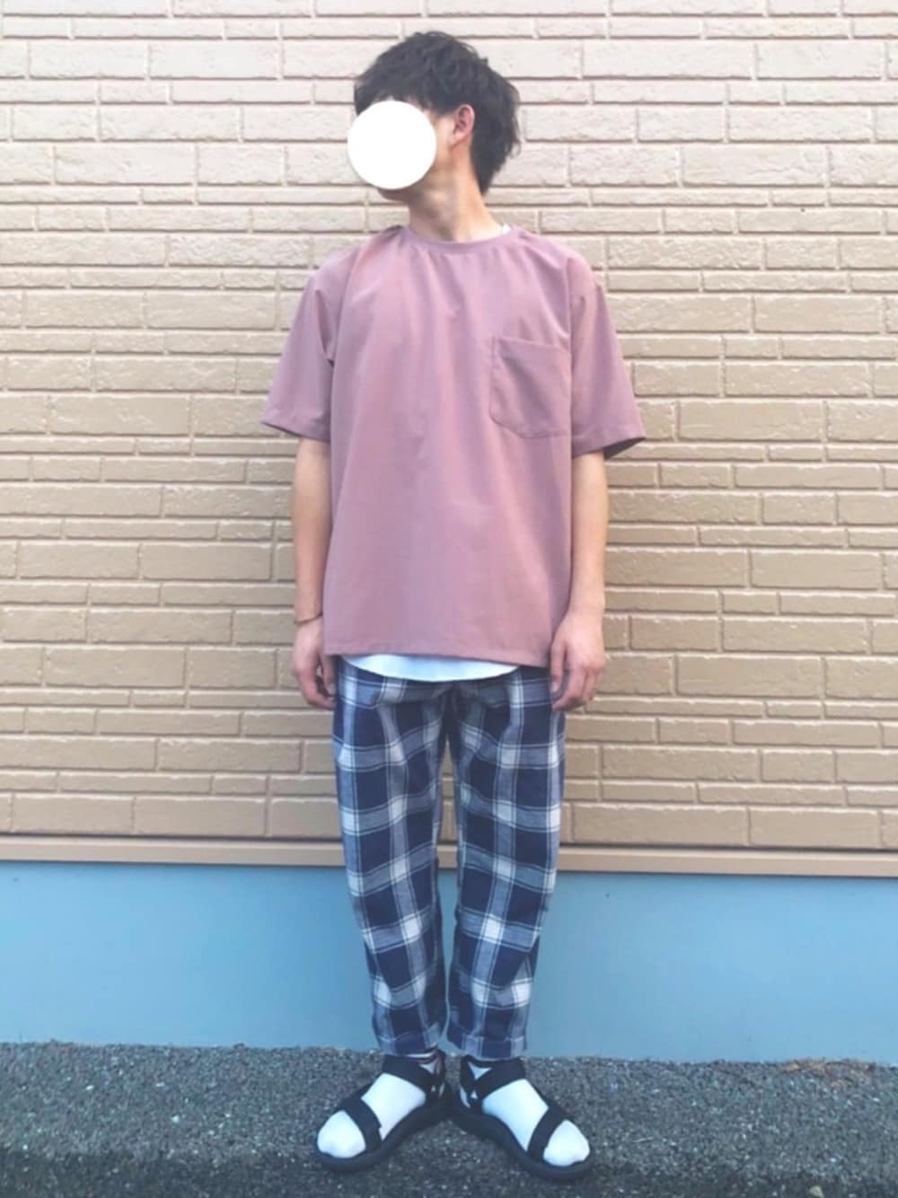 「シンプルコーデ、休日スタイル、シンプル、チェック、サンダル、低身長、休日コーデ、おしゃれさんと繋がりたい、チェックパンツ、ピンク」｜「niko and...のファンクションクロスTシャツ（Tシャツ/カットソー、ピンク系）」を使った、たくみさん（メンズ・165cm）の夏コーディネートの1枚目の写真