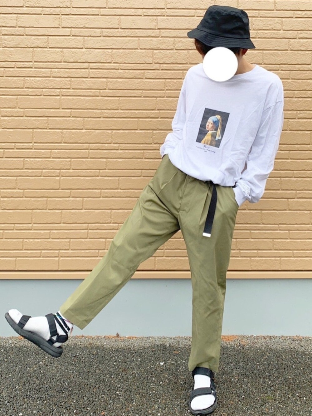 「ロンT、シンプル、秋、休日スタイル、きれいめカジュアル、秋コーデ、秋色、シンプルスタイル、おしゃれさんと繋がりたい」｜「FREAK'S STOREのアイテム（その他パンツ、グリーン系）」を使った、たくみさん（メンズ・165cm）の秋コーディネートの1枚目の写真