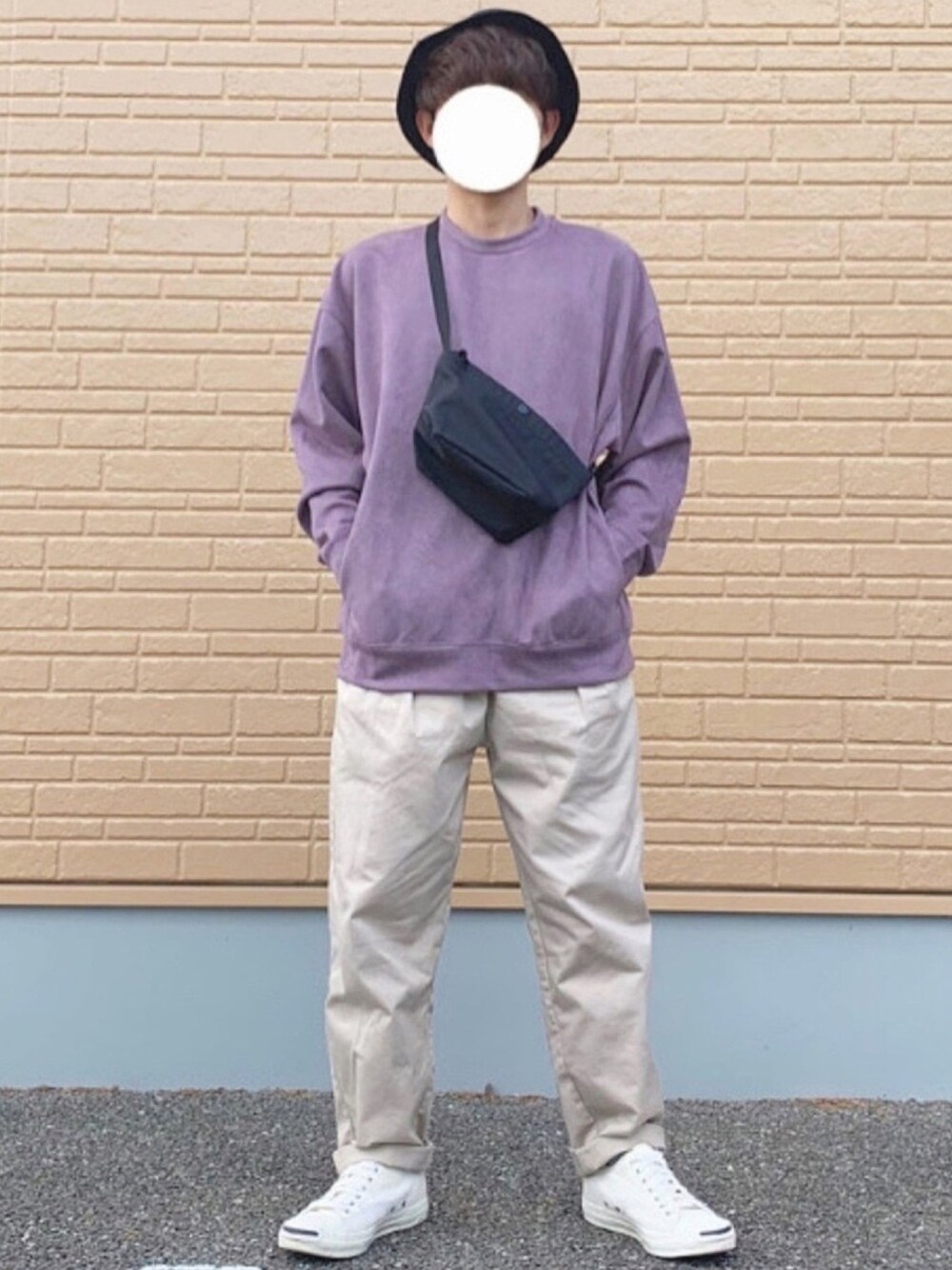 「秋のコーデ、シンプル、スニーカー、休日スタイル、低身長、お洒落さんとつながりたい、今日のコーデ、スニーカーコーデ、きれいめカジュアル、ロンT」｜「niko and...のフェイクスエードポンチプルオーバー（Tシャツ/カットソー、パープル系）」を使った、たくみさん（メンズ・165cm）の秋コーディネートの1枚目の写真