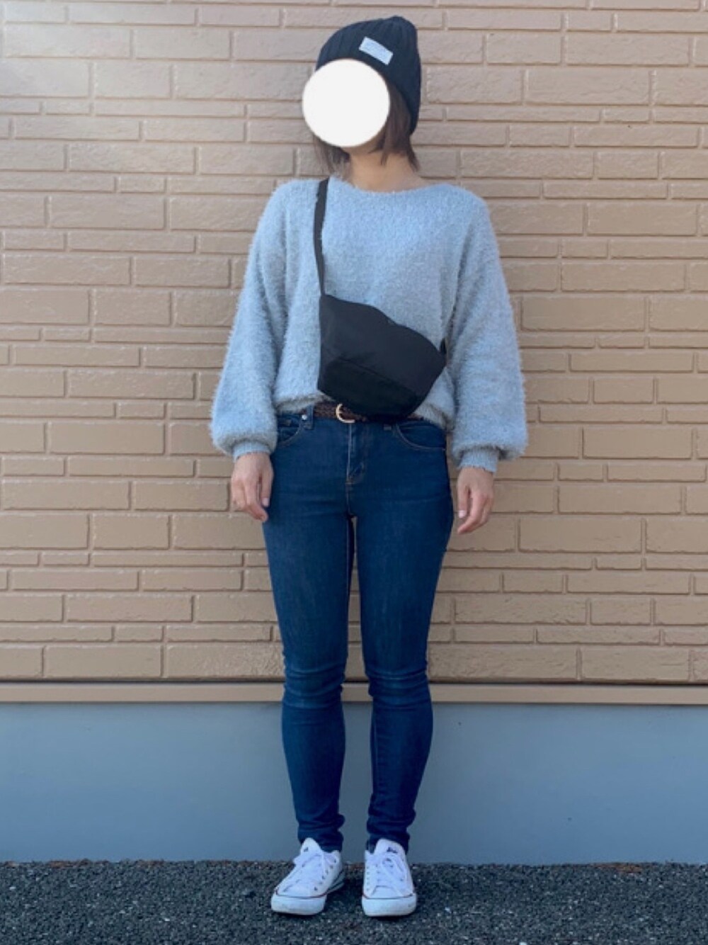 「スキニーデニム、プチプラ、デニム、ユニクロ、おしゃれさんと繋がりたい、秋服、スニーカー、キレイめ、休日スタイル、大人コーデ」｜「GUのアイテム（ニット/セーター、グレー系）」を使った、たくみさん（メンズ・165cm）の秋コーディネートの1枚目の写真