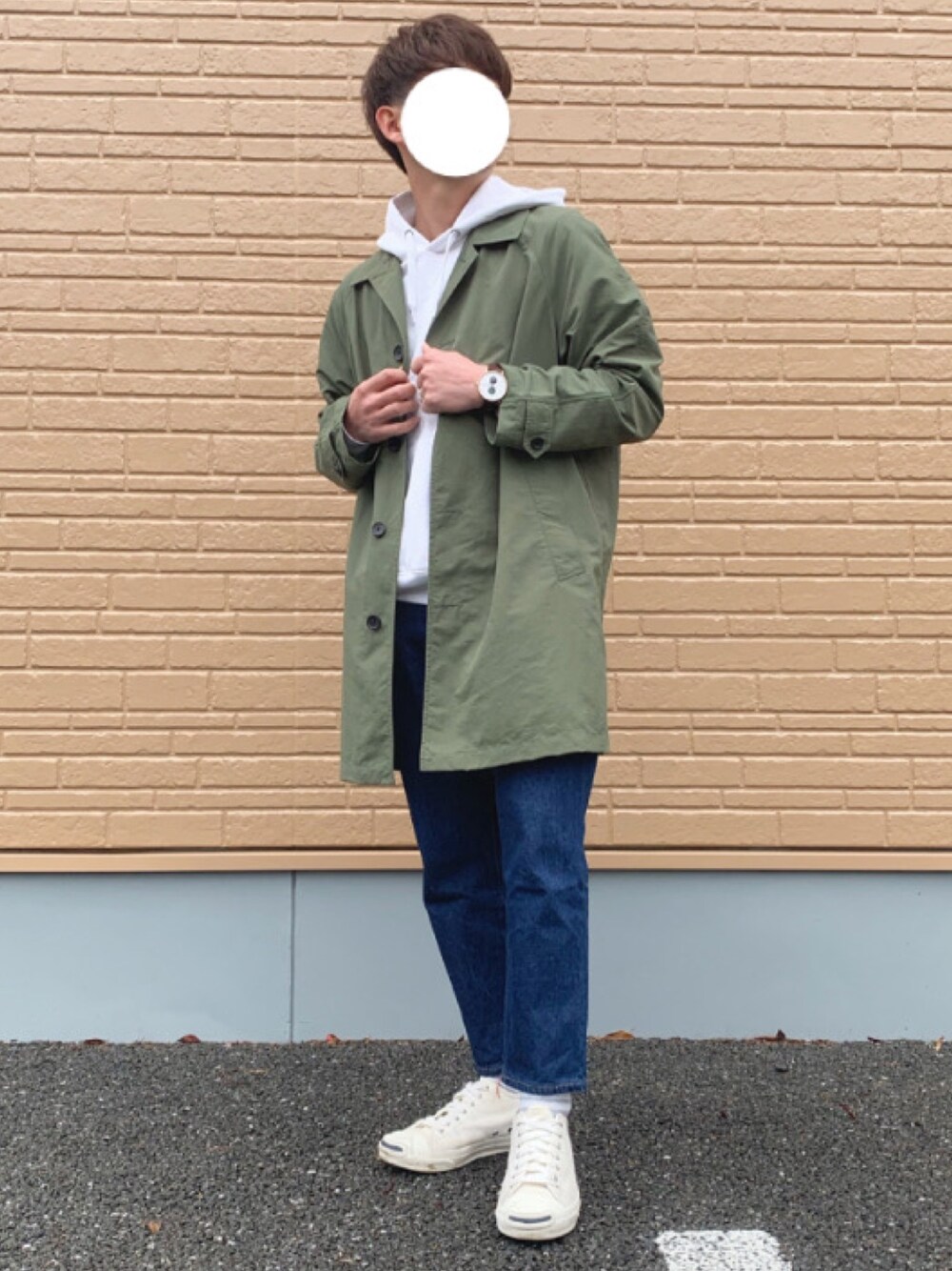 「春めきシューズ、休日スタイル、オトナカジュアル、プチプラ、低身長、UNIQLO、プチプラコーデ、今日のコーデ、キレイめ、スニーカーコーデ」｜「UNIQLOのスウェットプルパーカ（長袖）（パーカー、ホワイト系）」を使った、たくみさん（メンズ・165cm）の春コーディネートの1枚目の写真