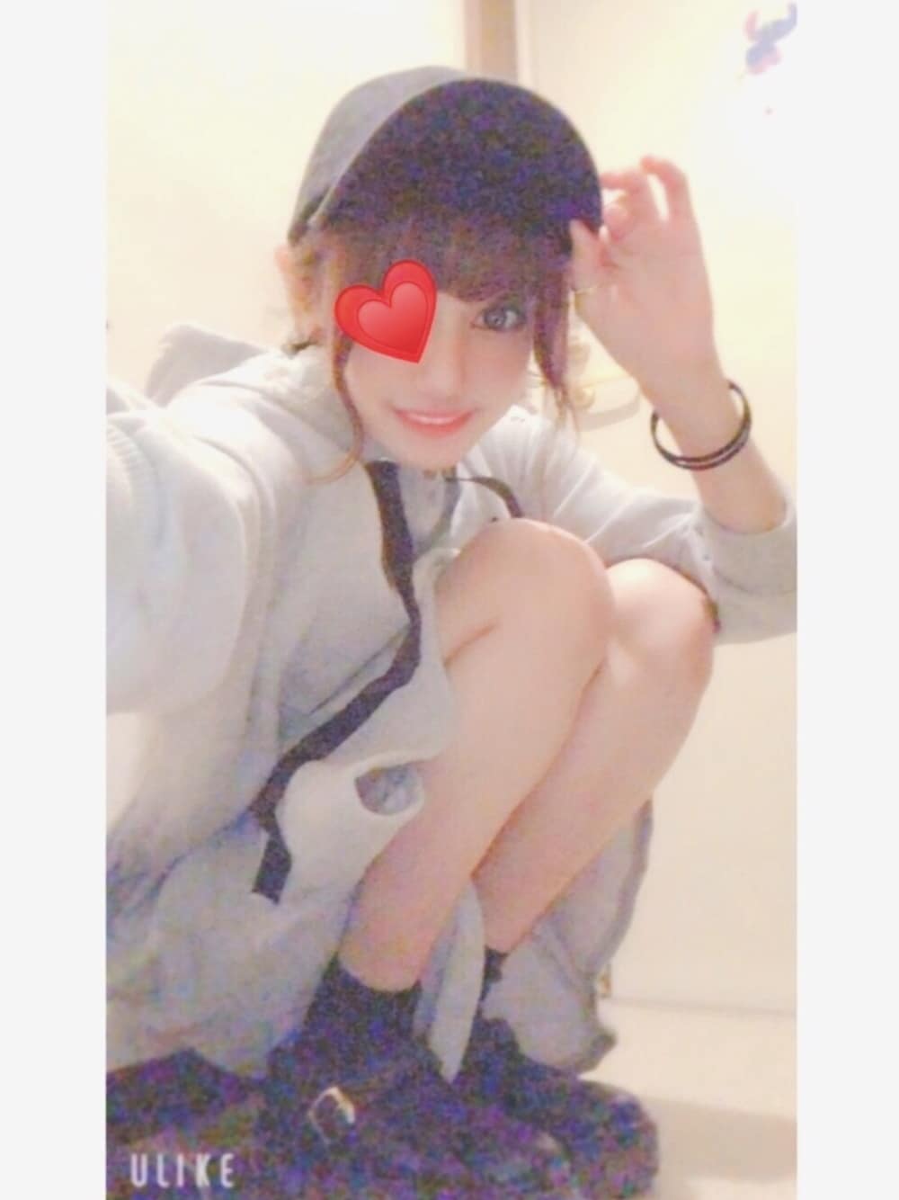 「スウェット、スウェットワンピース、裾フレア、フレアワンピース、おしゃれさんと繋がりたい、古着MIX、outfit、冬コーデ、キャップ、キャップ女子」｜「GRLの裾フレアスエットパーカーワンピース（ワンピース、グレー系）」を使った、Sherry(ふぁんるー)さん（レディース・160cm）の秋コーディネートの1枚目の写真