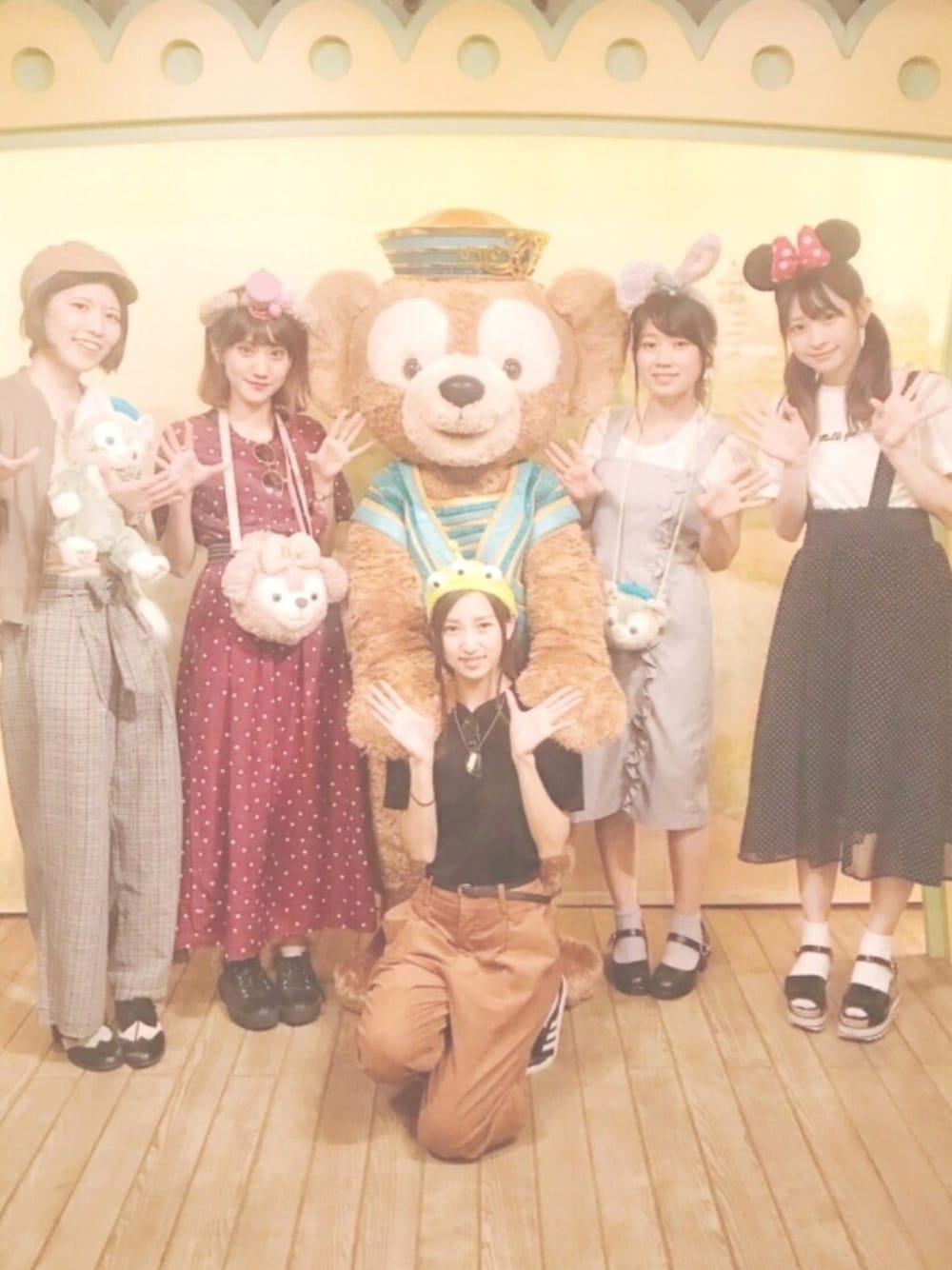 「ディズニー、ディズニーコーデ、シェリーメイ、ミニーコーデ、ステラルー、ジェラトーニ、ディズニーシー、ダッフィー、バンドマン、ワンピース」｜「Green　Parksの・LHELBIE ドットブラウジングワンピース（ワンピース、レッド系）」を使った、Sherry(ふぁんるー)さん（レディース・160cm）の冬コーディネートの1枚目の写真