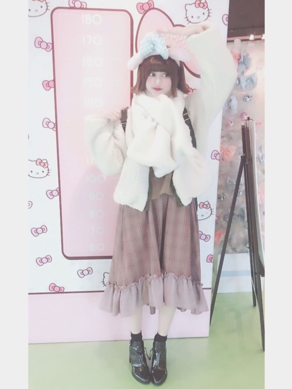 「冬コーデ、あったかコーデ、ootd、2018マイベストコーデ、チェックスカート、ガーリー、ボアジャケット、ストール、ブーツ、ピューロランド」｜「axes femmeの裾切替イレヘムスカート（スカート、レッド系）」を使った、Sherry(ふぁんるー)さん（レディース・160cm）の冬コーディネートの1枚目の写真