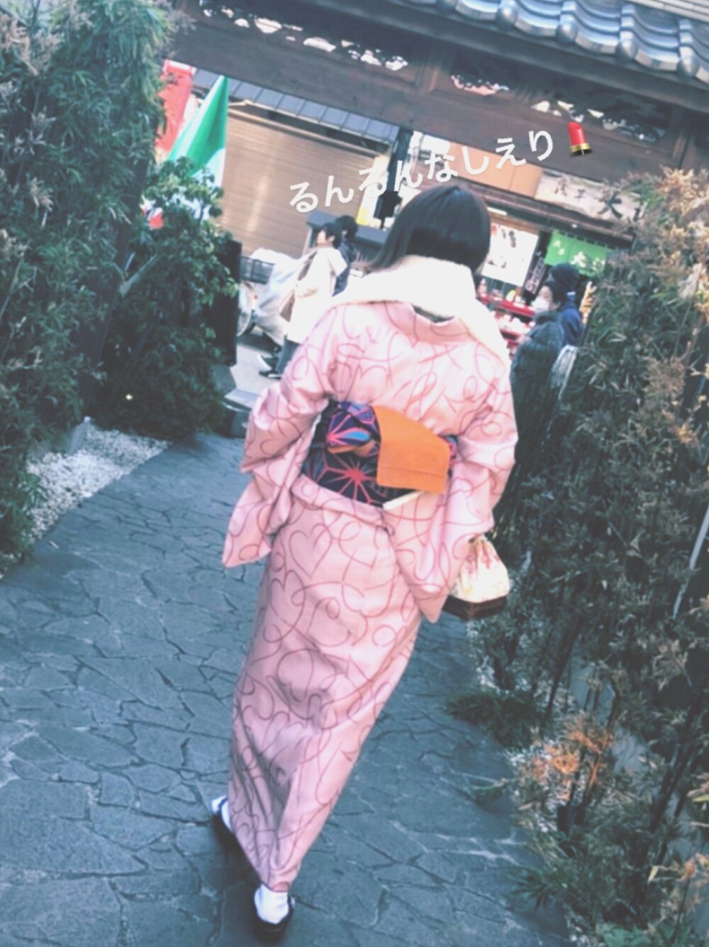 「着物、着物女子、ハート、ピンク、ストール、ストールぐるぐる、下駄、初詣、浅草、ハート柄」｜「Green　Parksの・エコファーティペット（ストール/ショール、ホワイト系）」を使った、Sherry(ふぁんるー)さん（レディース・160cm）の冬コーディネートの1枚目の写真
