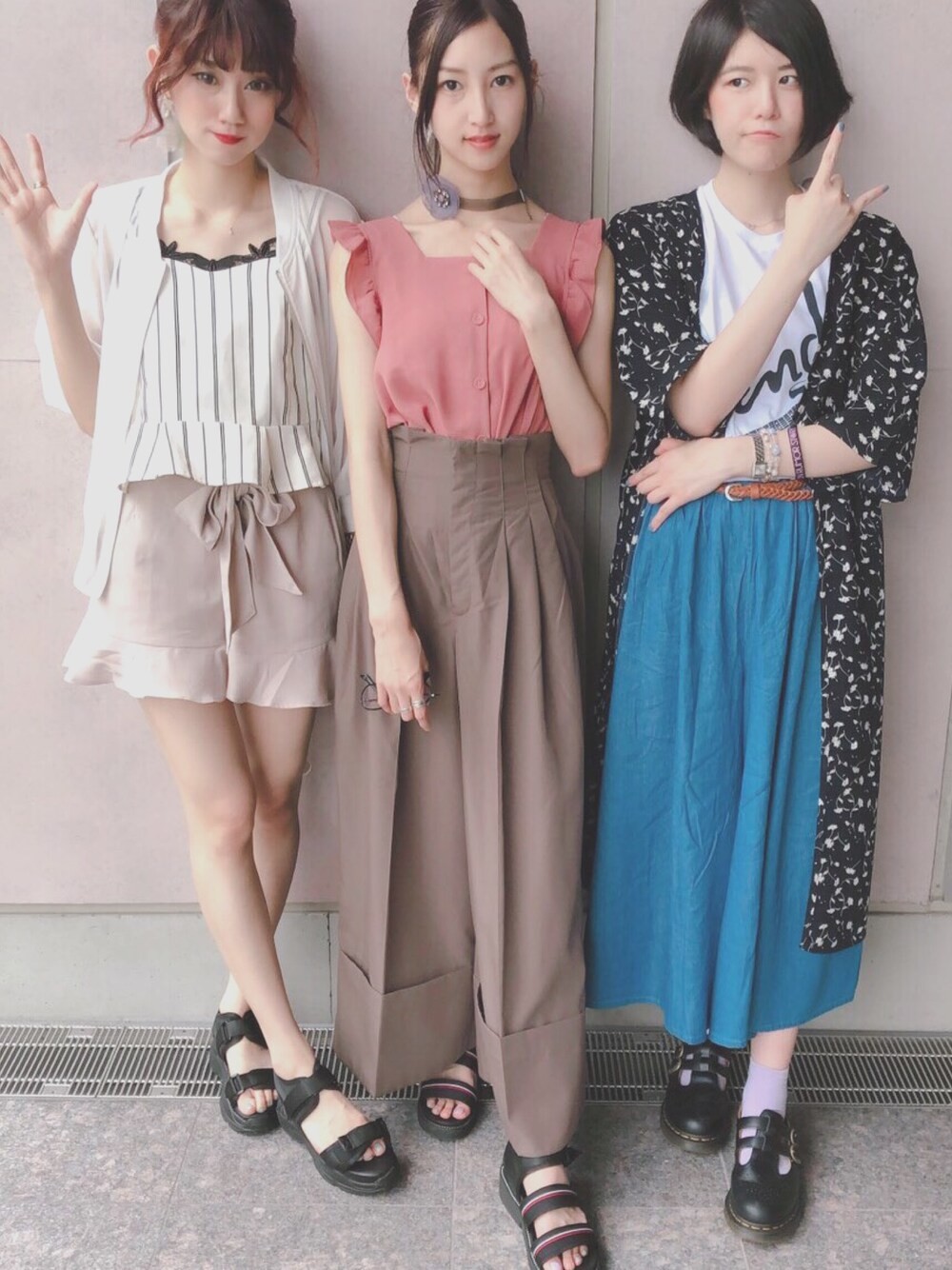 「大人カジュアル、ゆるコーデ、プチプラコーデ、おしゃれさんと繋がりたい、summer、ベージュ、ワイドパンツ、シースルー、ストライプ、花柄」｜「one after another NICE CLAUPのリネン風フリルショートパンツ（デニムパンツ、ベージュ系）」を使った、Sherry(ふぁんるー)さん（レディース・160cm）の夏コーディネートの1枚目の写真