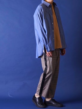 「YON（ヨン）のアイテム（トップス）」を使った、みぎたさん（メンズ・178cm）の秋コーディネート