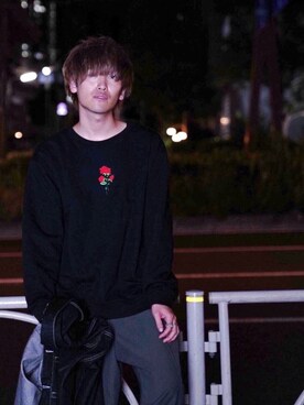 「バラ柄」｜「アイテム（スウェット）」を使った、みぎたさん（メンズ・178cm）の秋コーディネート