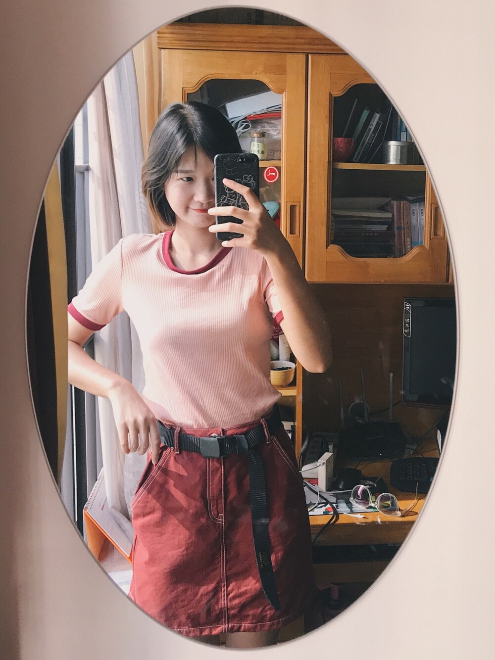 「ootd、夏、工装、女の子」｜「H&Mのアイテム（Tシャツ/カットソー、レッド系）」を使った、贰玖八さん（レディース・167cm）の夏コーディネートの1枚目の写真