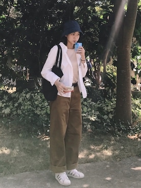 「盐系风格」｜「アイテム（チノパンツ）」を使った、贰玖八さん（レディース・168cm）の秋コーディネート