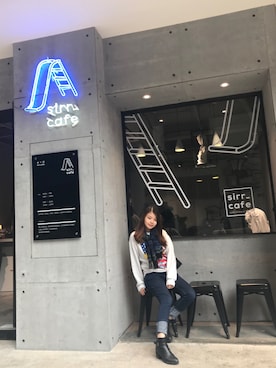 「UNKNOWN.（アンノウン）のアイテム（デニムパンツ、ブルー系）」を使った、Brittanyさん（レディース・155cm）の秋コーディネート