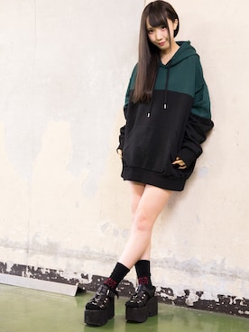 「UNIF」｜「アイテム（パーカー）」を使った、AIVERさん（レディース・162cm）の冬コーディネート