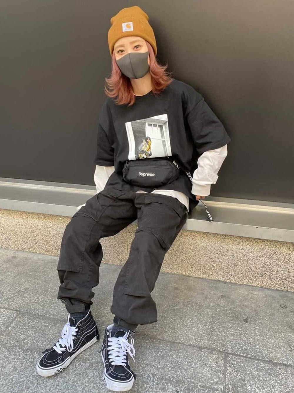 「AIVER、CASPER JOHN AIVER、カーゴパンツ、ミリタリーパンツ、難燃、ブラック、黒パンツ、黒、VANS、carhartt」｜「AIVERのAIVER　難燃ダブルニーカーゴパンツ（カーゴパンツ、ブラック系）」を使った、AIVERさん（レディース・165cm）の春コーディネートの1枚目の写真