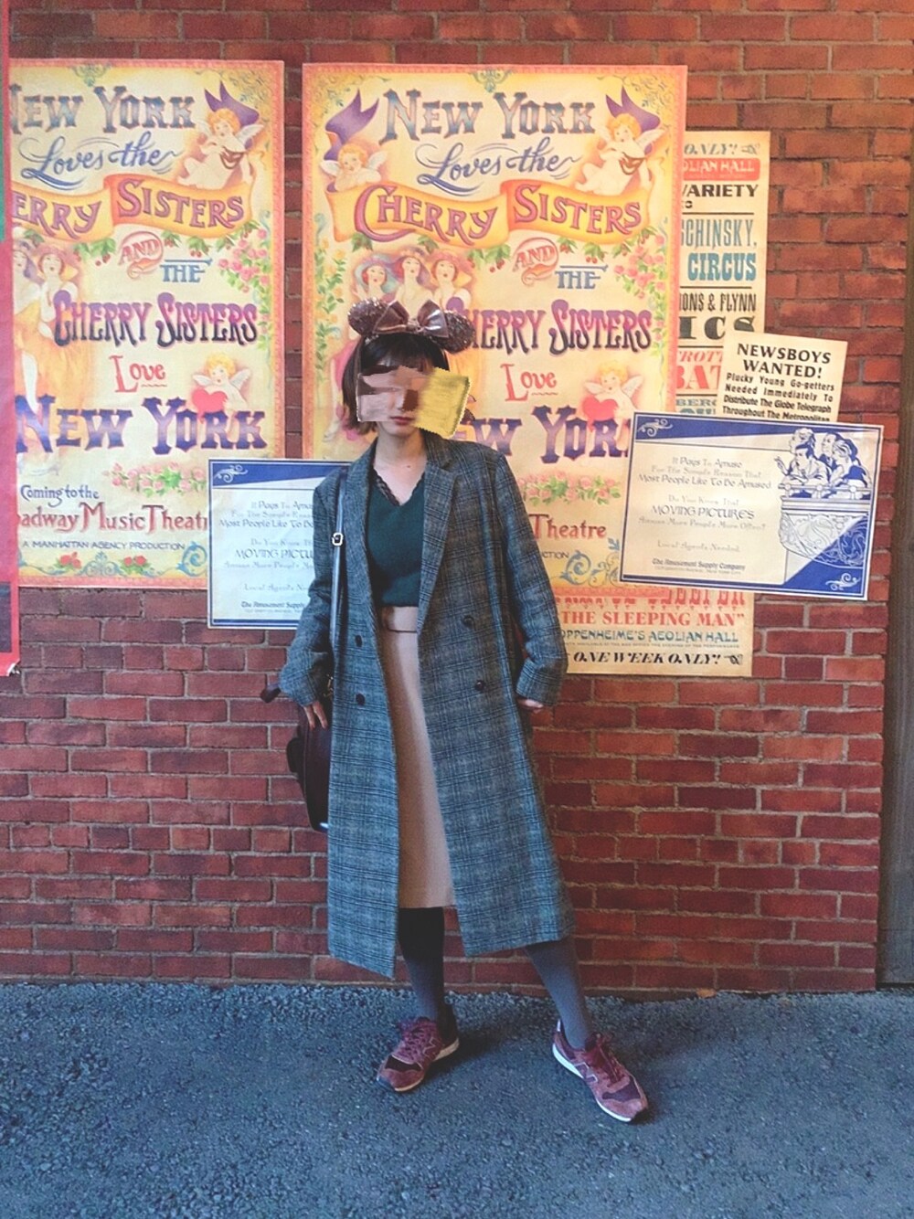 「冬コーデ、オトナカジュアル、ディズニーコーデ、ディズニーシー」｜「RAY CASSINのロングダブルチェスターコート（チェスターコート、グレー系）」を使った、赤べこさん（レディース・161cm）の冬コーディネートの1枚目の写真