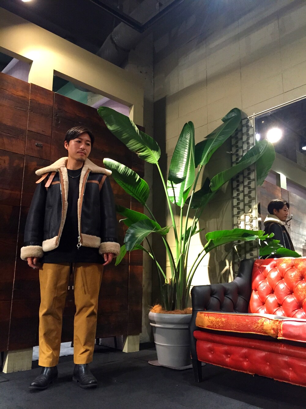 DIESELのムートンコート（ブラック系）を使った人気ファッション