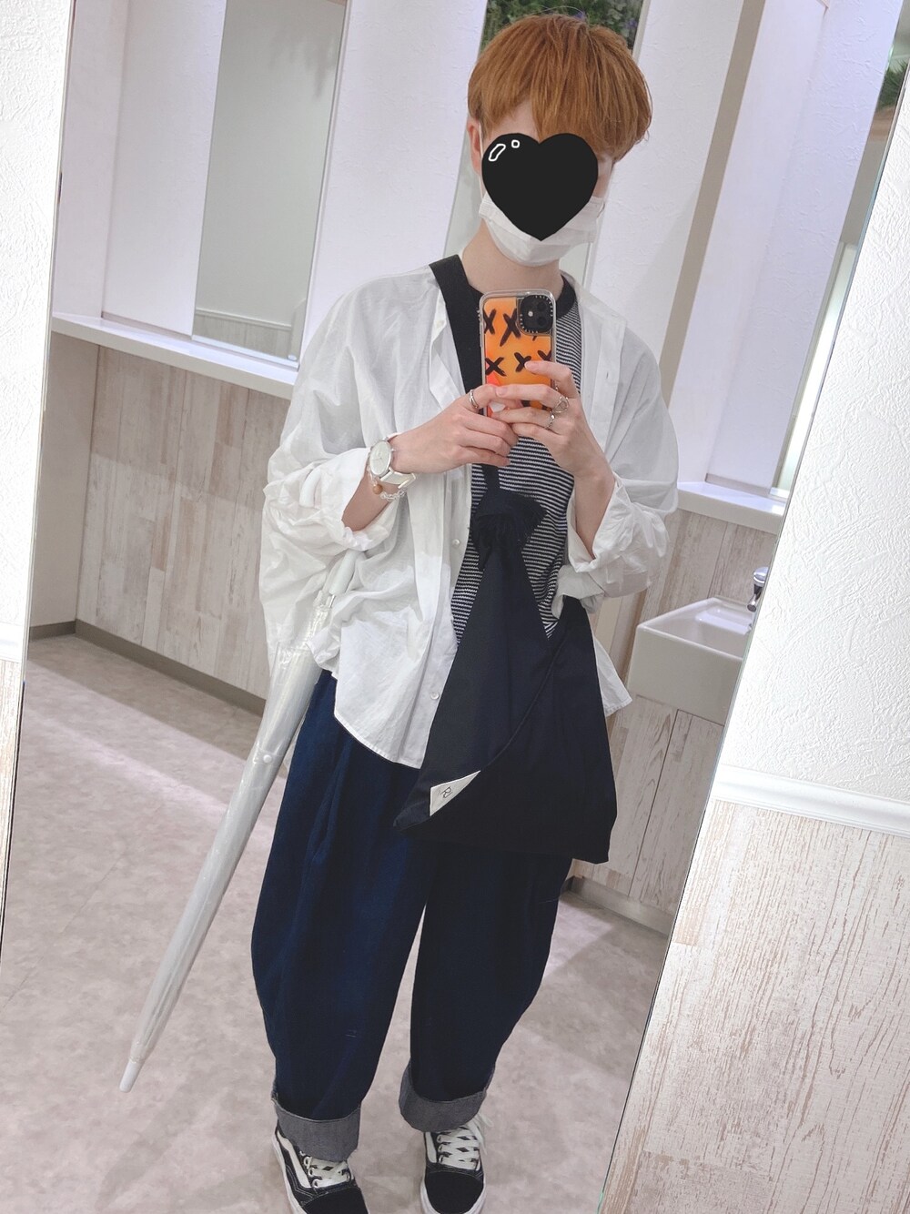 「カジュアル、ラクチンコーデ、ゆるコーデ、スニーカーコーデ、デニムパンツ」｜「mizuiroindのスタンドカラーギャザーシャツ（シャツ/ブラウス、ホワイト系）」を使った、ゆみねむさん（レディース・160cm）の夏コーディネートの1枚目の写真