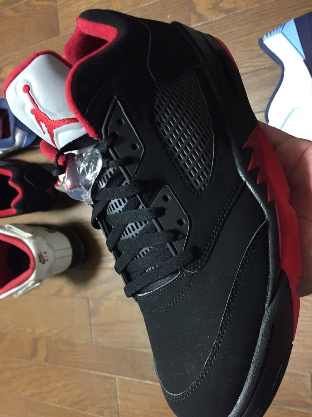 「エアジョーダン5、エアジョーダン5 レトロ」｜「AIR JORDANのアイテム（スニーカー、ブラック系）」を使った、6Tさん（メンズ・173cm）の秋コーディネートの1枚目の写真
