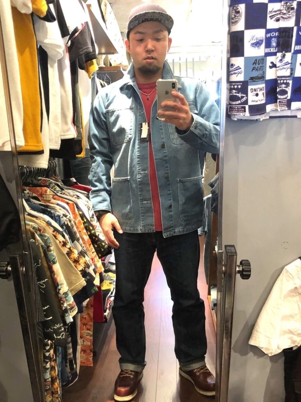 「ショップで試着、デニム オン デニム、デニムパンツ、デニムカバーオール」｜「ASNADISPECのアイテム（デニムパンツ、ブルー系）」を使った、6Tさん（メンズ・173cm）の秋コーディネートの1枚目の写真