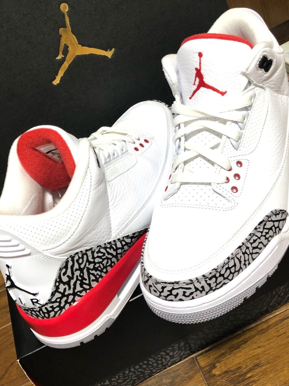 「エアジョーダン3」｜「AIR JORDANのアイテム（スニーカー、ホワイト系）」を使った、6Tさん（メンズ・173cm）の秋コーディネートの1枚目の写真