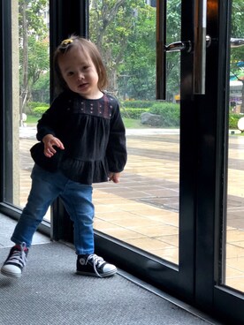 「CONVERSE（コンバース）のアイテム（スニーカー、ブラック系）」を使った、Eri Copeland さん（レディース）の秋コーディネート