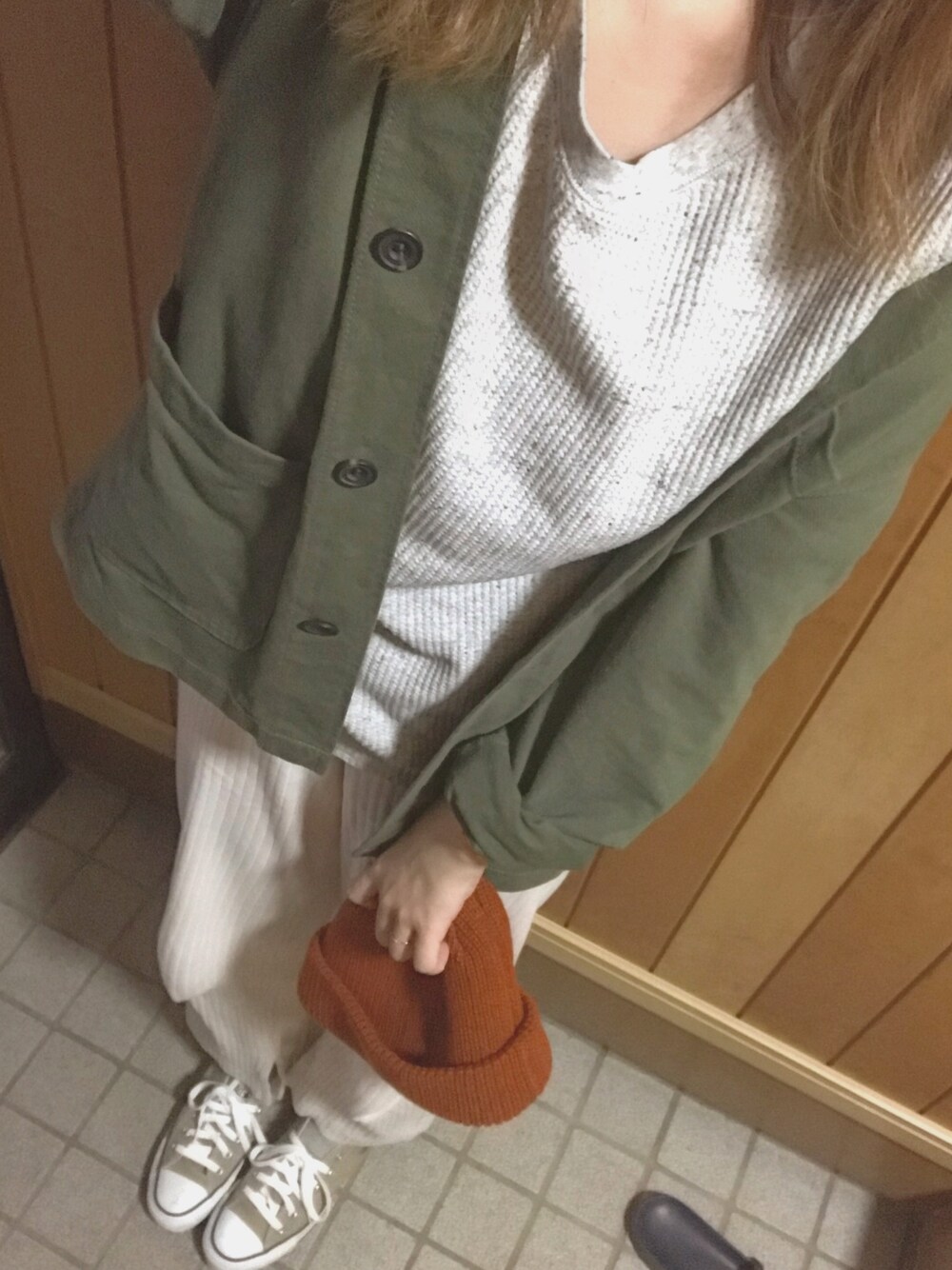 「秋コーデ、秋冬コーデ、カジュアルコーデ、大人カジュアル、スニーカーコーデ、GU、ユニクロ、UNIQLO、シンプル」｜「UNIQLOのワッフルクルーネックT（半袖）（Tシャツ/カットソー、グレー系）」を使った、coco.  さん（レディース・162cm）の秋コーディネートの1枚目の写真