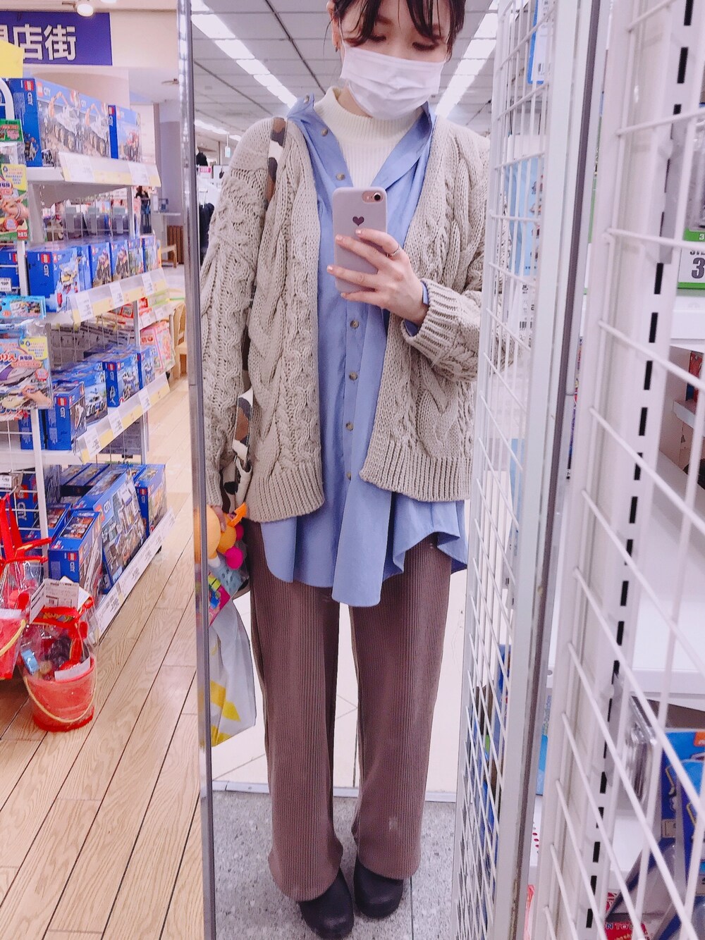 「プチプラ、プチプラコーデ、シンプルコーデ、今日のコーデ、大人カジュアル、オーバーサイズ、ラフコーデ、おしゃれさんと繋がりたい、くすみカラー、大人コーデ」｜「RETRO GIRLのアイテム（ニット/セーター、ベージュ系）」を使った、coco.  さん（レディース・162cm）の冬コーディネートの1枚目の写真