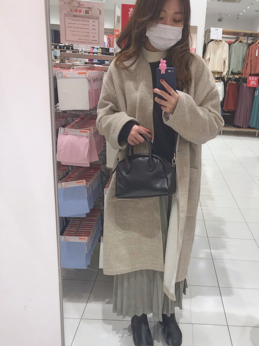 「オトナカジュアル、ootd、春、休日コーデ、オトナ女子、プチプラ、いいね、save、フォローお願いします🤑、韓国ファッション、ママコーデ、シンプル」｜「UNIQLOのアイテム（スウェット、ブラック系）」を使った、coco.  さん（レディース・162cm）の春コーディネートの1枚目の写真