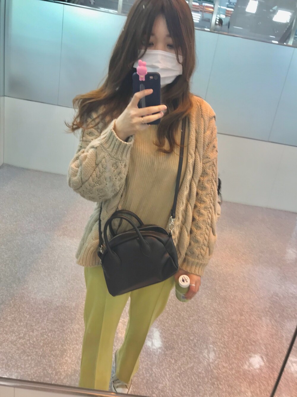 「オトナカジュアル、ootd、春、オトナ女子、休日コーデ、プチプラ、カジュアルコーデ、スニーカー、韓国ファッション、シンプルコーデ」｜「RETRO GIRLのアイテム（ニット/セーター、ベージュ系）」を使った、coco.  さん（レディース・162cm）の春コーディネートの1枚目の写真