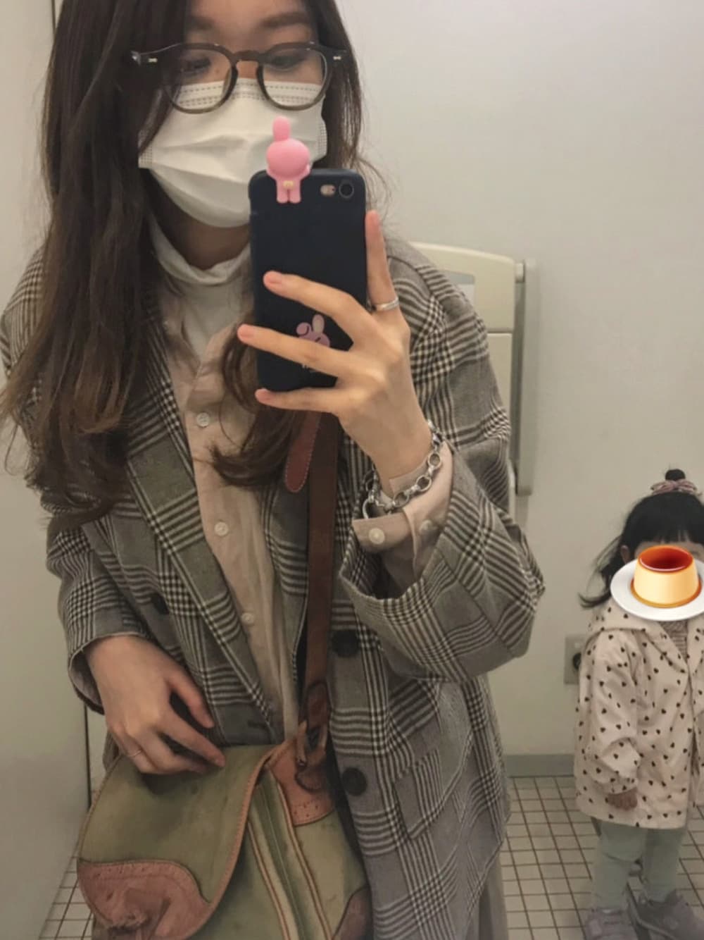 「休日スタイル、カジュアルコーデ、春カラー、ラクチンコーデ、お洒落さんとつながりたい、大人コーデ、淡色コーデ、レイヤードスタイル、プチプラ、ワントーンコーデ」｜「しまむらのアイテム（テーラードジャケット、ブラウン系）」を使った、coco.  さん（レディース・162cm）の春コーディネートの1枚目の写真