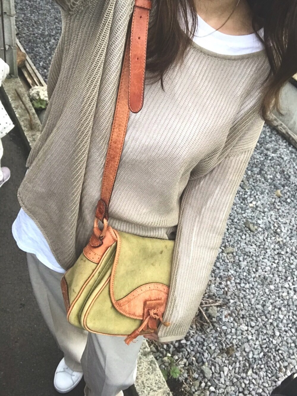 「GU、シンプル、おしゃれさんと繋がりたい、プチプラ、白スニーカー、大人カジュアル、UNIQLO、スニーカー、透かし編みニット」｜「GUのアイテム（トップス、グリーン系）」を使った、coco.  さん（レディース・162cm）の夏コーディネートの1枚目の写真