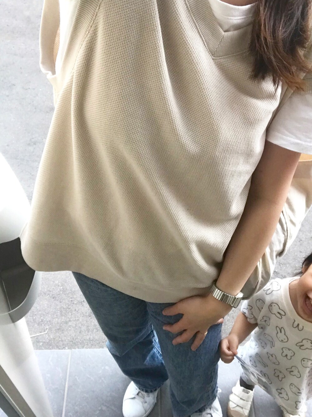 「休日スタイル、ラクチンコーデ、プチプラコーデ、スニーカーコーデ、着回し抜群、休日コーデ、シンプルコーデ、ベージュ、メンズライク、GU」｜「GUのアイテム（ベスト、ベージュ系）」を使った、coco.  さん（レディース・162cm）の夏コーディネートの1枚目の写真