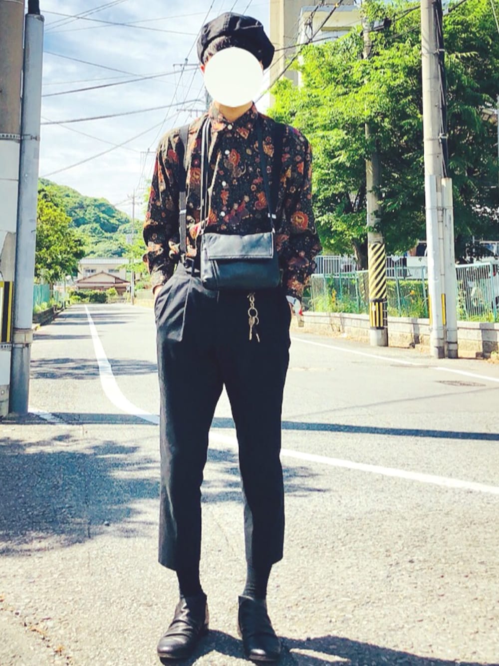 「PADRONE、JOHN LAWRENCE SULLIVAN、Bronx、古着、ベレー帽、サスペンダー、ブラック、柄シャツ」｜「PADRONEの【PADRONE】 ショートサイドジップブーツ（ブーツ、ブラック系）」を使った、こうぺさん（メンズ・175cm）の春コーディネートの1枚目の写真