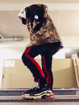 「BALENCIAGA」｜「アイテム（マウンテンパーカー）」を使った、TAKUさん（メンズ・163cm）の冬コーディネート