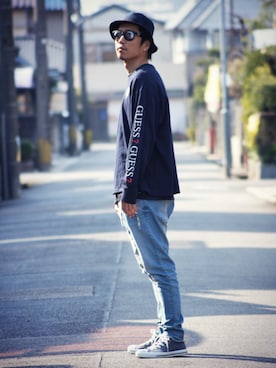 「袖プリント」｜「アイテム（デニムパンツ）」を使った、SO®さん（メンズ・178cm）の春コーディネート