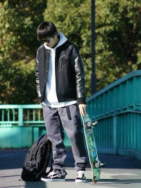 「黒リュック」｜「アイテム（スタジャン）」を使った、SO®さん（メンズ・178cm）の冬コーディネート