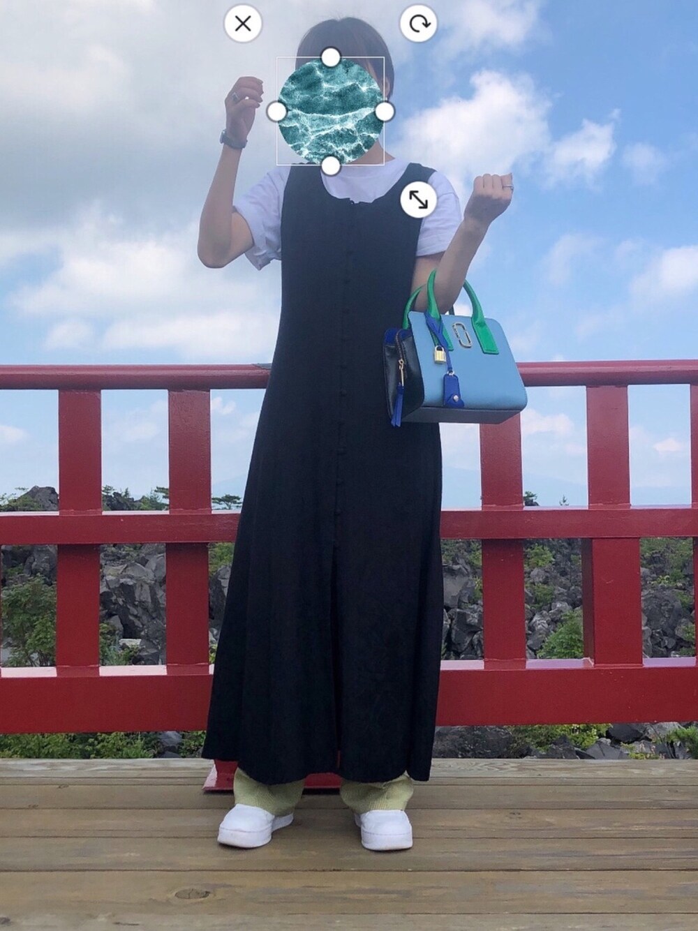 「Kastane、ワンピース、カラーパンツ、チェックパンツ、ピスタチオ、AIR FORCE 1、カラーバッグ、MARC JACOBS」｜「Kastaneのカラムカリタンクワンピース（ワンピース、ブラック系）」を使った、sさん（レディース・158cm）の夏コーディネートの1枚目の写真