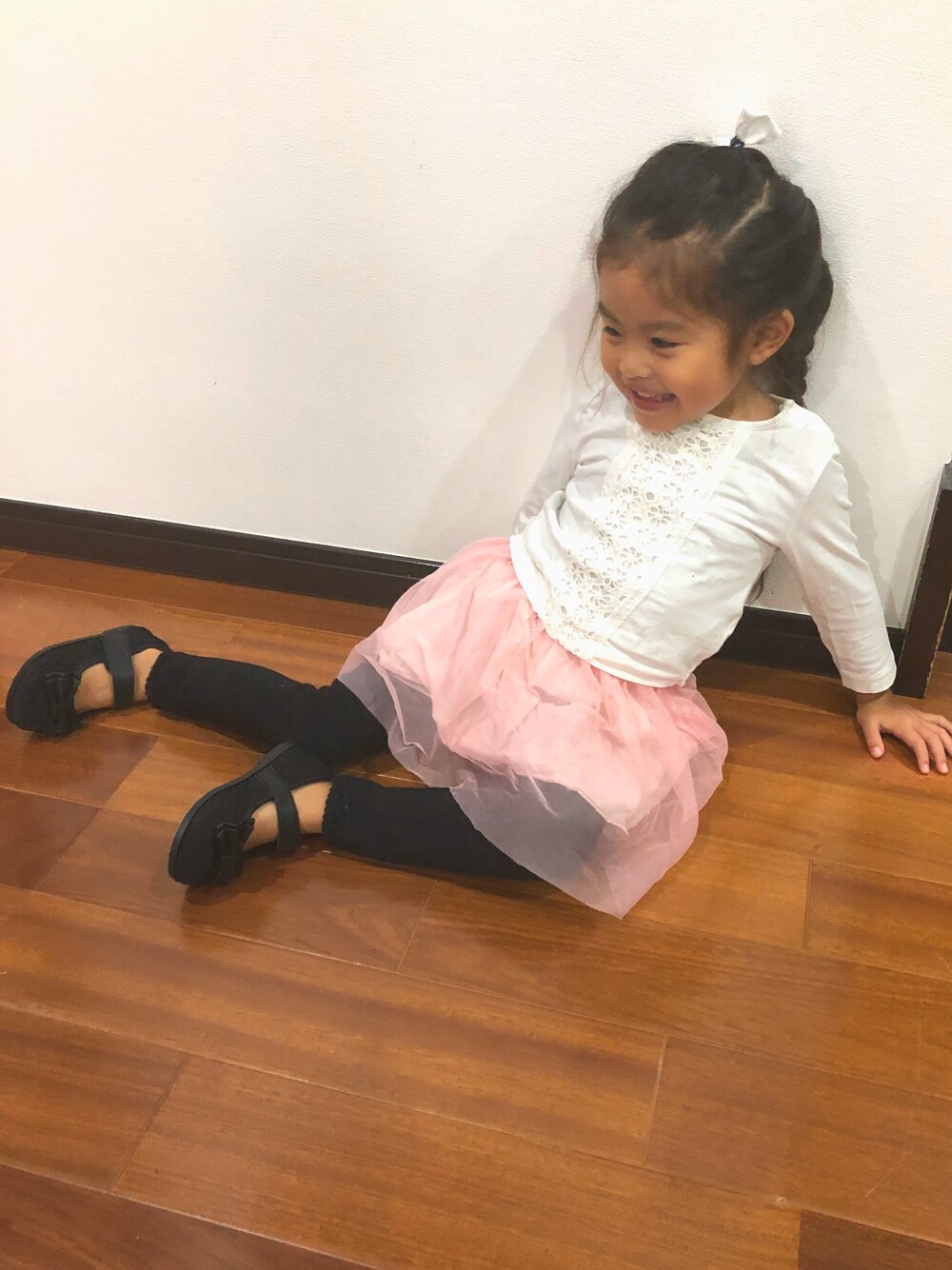 「プチプラ、キッズコーデ、ZARA、女の子、チュールスカート」｜「ZARAのアイテム（Tシャツ/カットソー、ホワイト系）」を使った、☺︎tiiina☺︎さん（キッズ・90cm）の秋コーディネートの1枚目の写真
