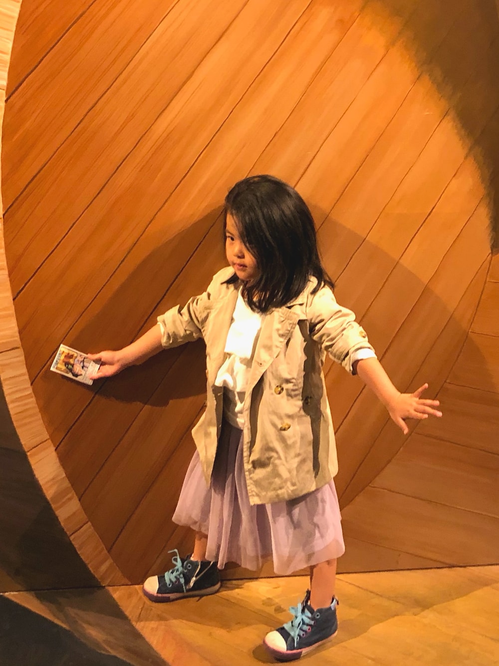 「女の子コーデ、プチプラコーデ、スプリングコート、チュールスカート」｜「Leeのアイテム（トレンチコート、ベージュ系）」を使った、☺︎tiiina☺︎さん（キッズ・100cm）の春コーディネートの1枚目の写真