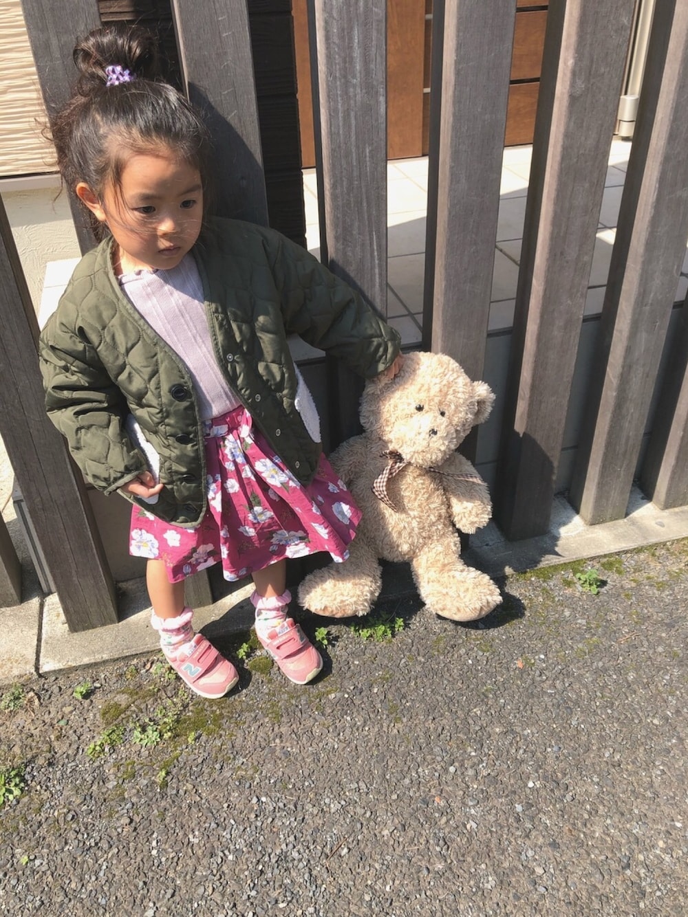 「女の子コーデ、プティマイン、ブランシェス、くまさん」｜「BRANSHESのウェーブキルトライナージャケット（ブルゾン、グリーン系）」を使った、☺︎tiiina☺︎さん（キッズ・100cm）の春コーディネートの1枚目の写真
