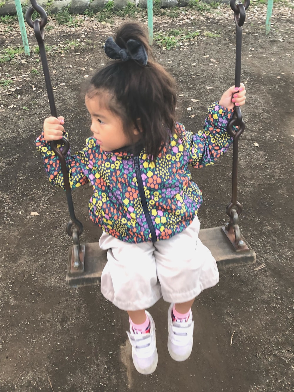 「公園、おんなのこ、パーカー」｜「Moujonjonのアイテム（ジャケット/アウター、パープル系）」を使った、☺︎tiiina☺︎さん（キッズ・100cm）の春コーディネートの1枚目の写真