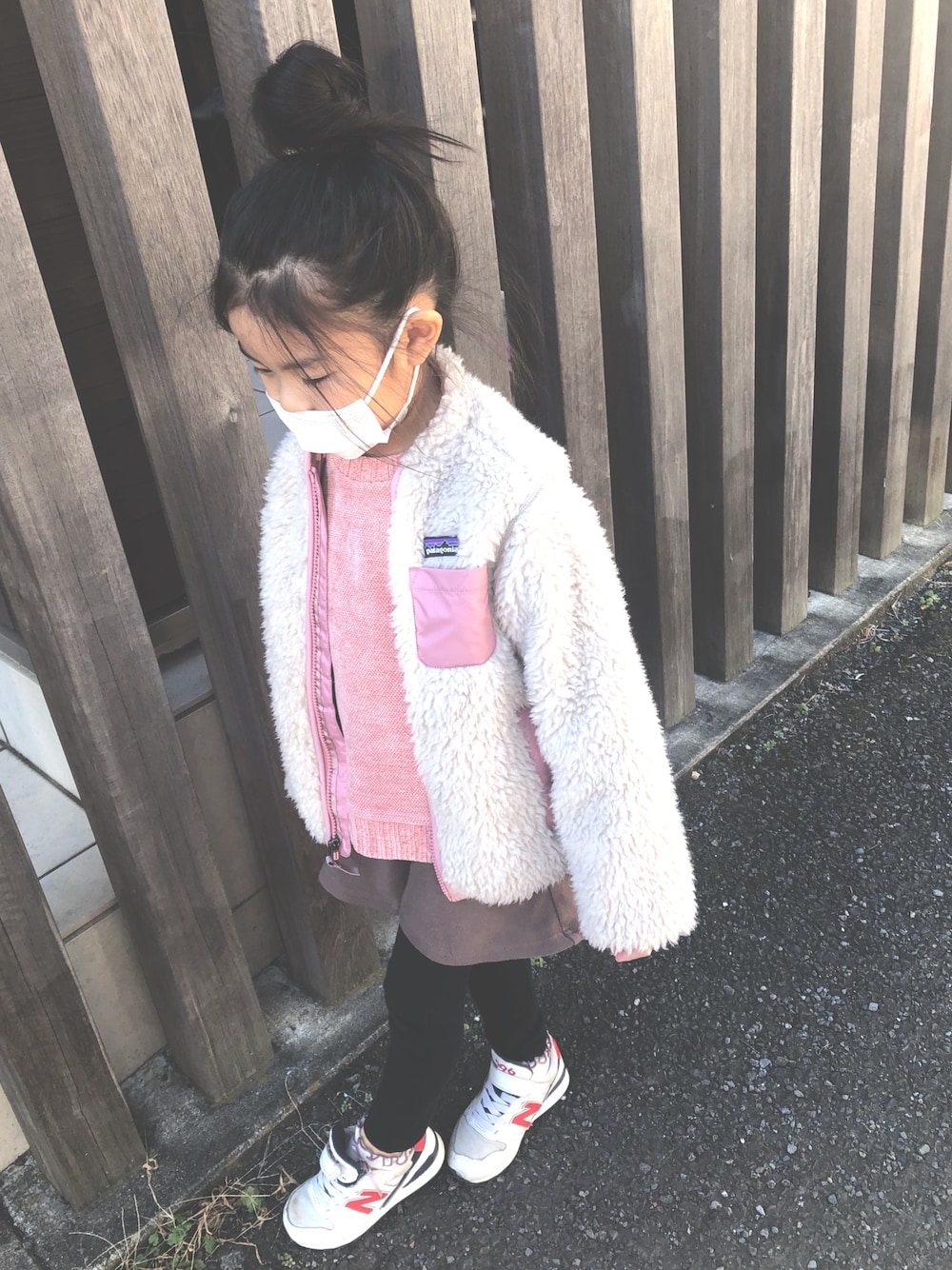 「キッズファッション、ボアジャケット、パタゴニアキッズ、冬コーデ、kids、カジュアルコーデ」｜「patagoniaのパタゴニア　ベビー レトロX ジャケット（その他アウター、ピンク系）」を使った、☺︎tiiina☺︎さん（キッズ・110cm）の冬コーディネートの1枚目の写真