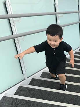 「アイテム（ポロシャツ、ブラック系）」を使った、トンス＋61さん（キッズ・90cm）の夏コーディネート